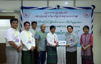 မိုခါမုန်တိုင်းဒဏ်သင့်ဒေသများသို့ မြန်မာနိုင်ငံ ကုန်သေတ္တာတင် မော်တော်ယာဥ်များအသင်းမှ ငွေကျပ် (၂၂)သိန်း လှူဒါန်း